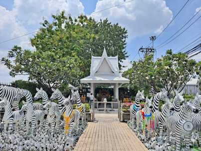 ศาลตายายเมืองทอง