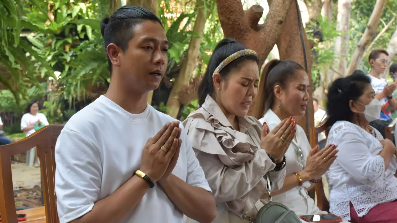 รูปหล่อพระพิราพ